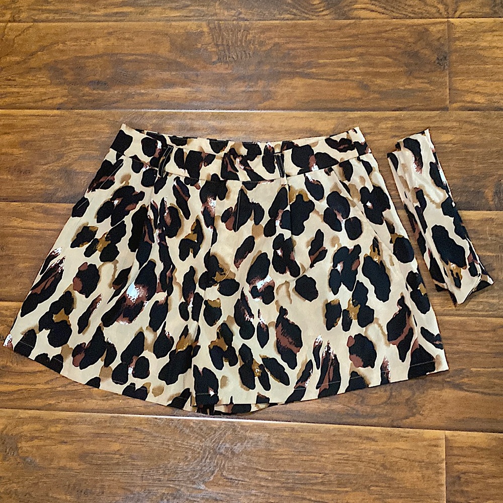 TR. notes NWT cheetah print shorts with fabric belt size 1XL